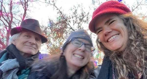 Julie Rehmeyer and Beth Mazur at the Santa Fe Plaza